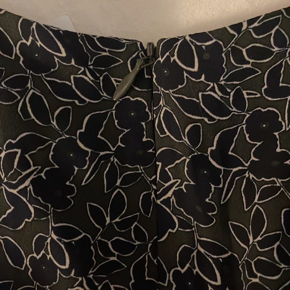 *NWT* Banana Republic Factory / Green and Navy Floral Bell Sleeve Dress / 10 - Picture 7 of 11